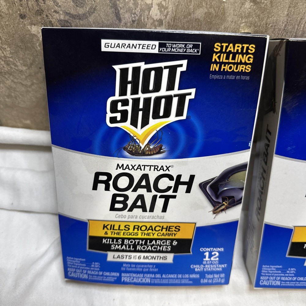 Hot Shot Maxattrax Roach Bait 24 Bait Stations Total (2 Boxes)