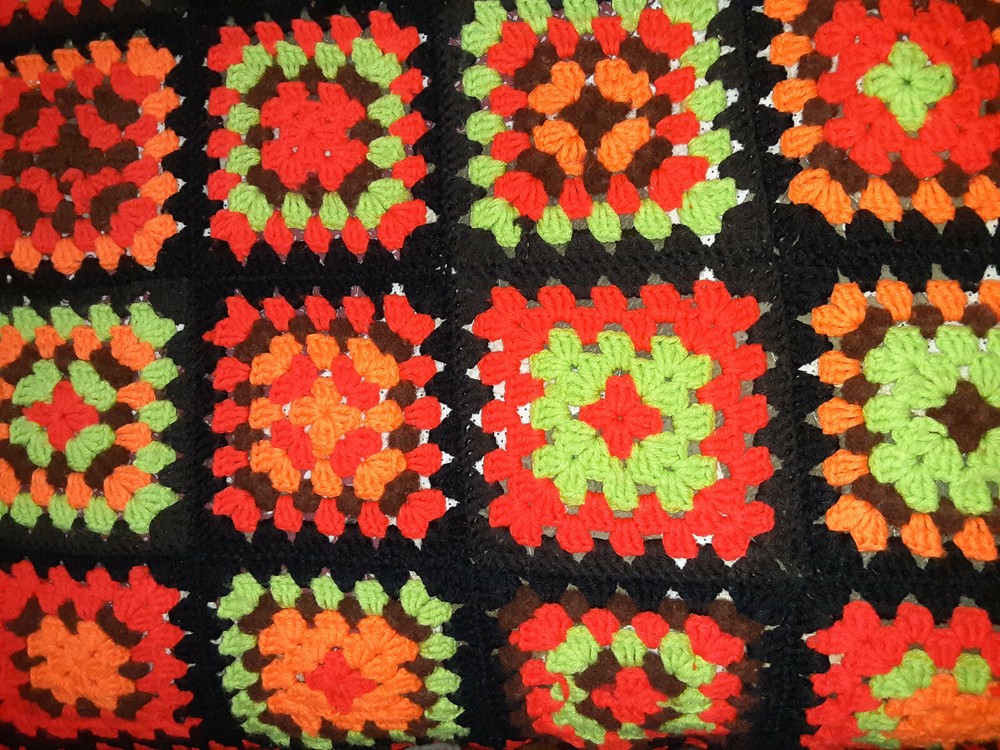 VINTAGE Beautiful HANDMADE AFGHAN BLACK / PATCHWORK 59 X 66