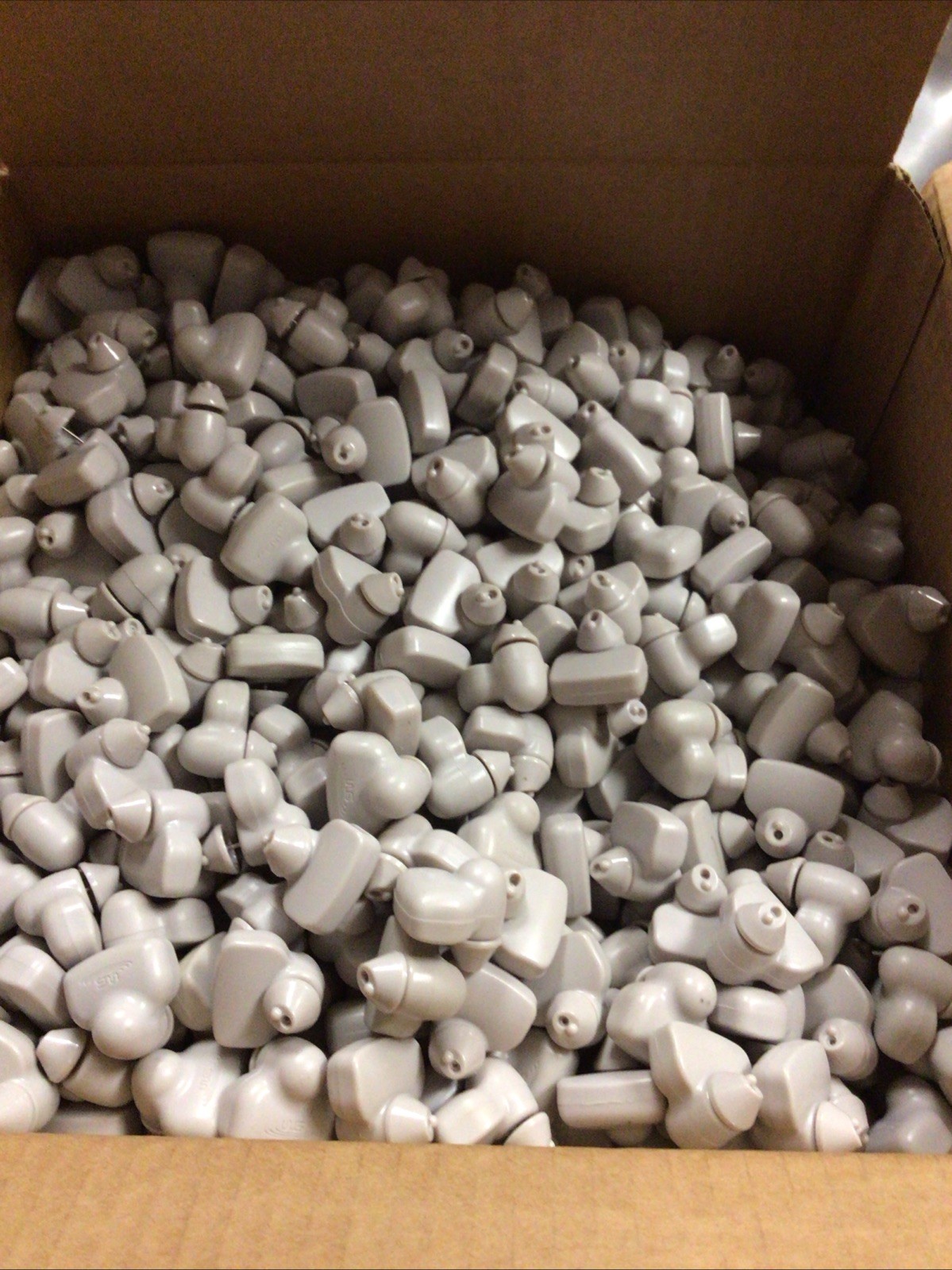 LOTS OF 250 SECURITY TAGS ANTI-THEFT RETAIL CLOTHING / SHOES SENSORS WITH PINS