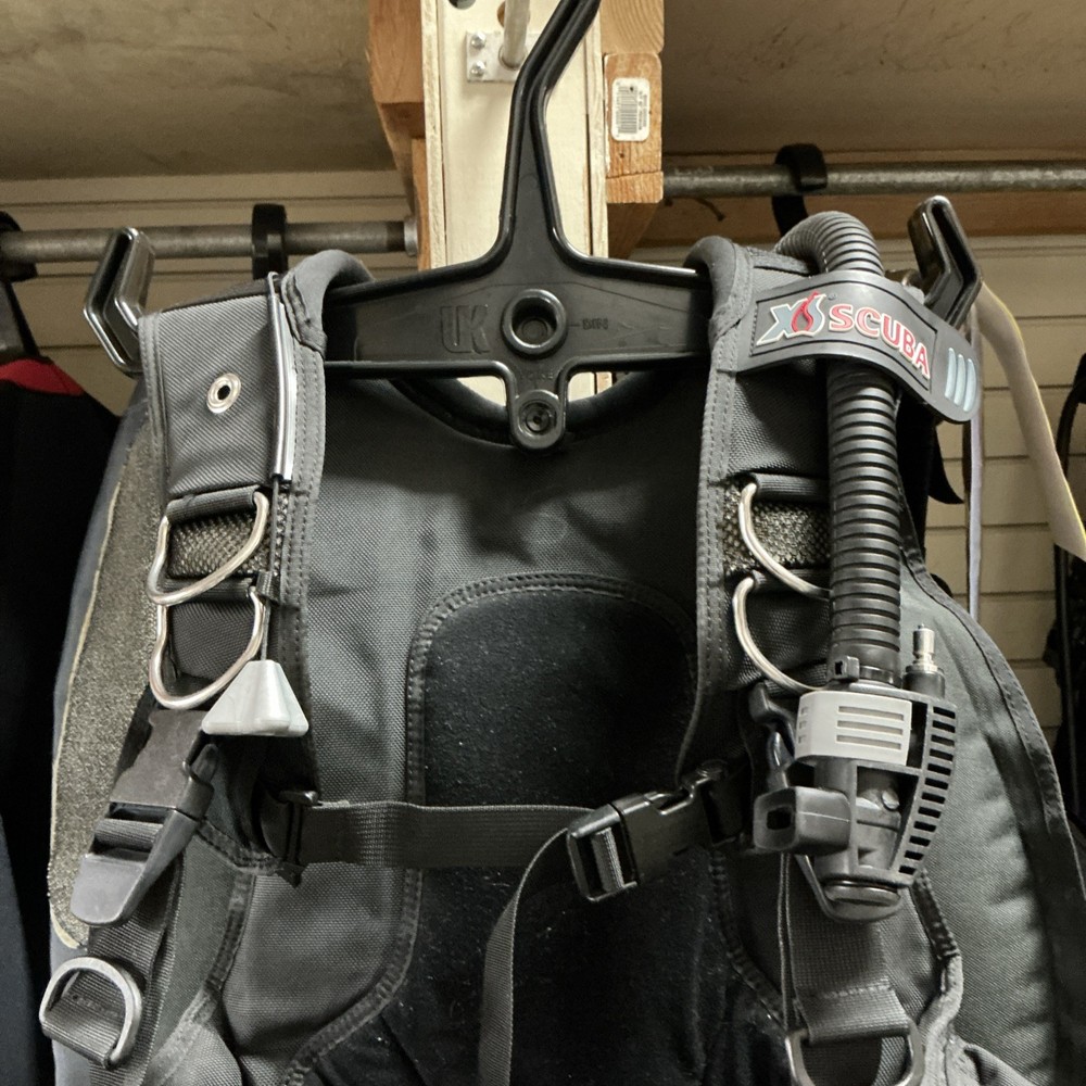 Used as is XS Scuba Advantage BC Size Small