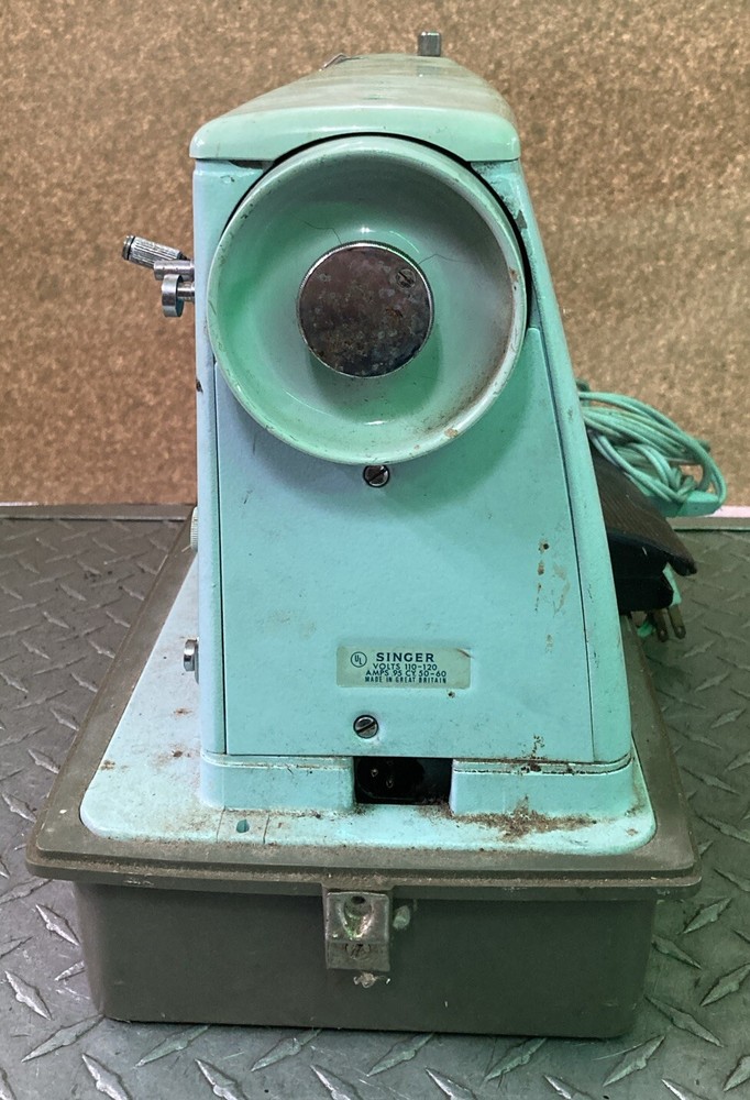 Vintage Singer Sewing Machine W/ Pedal