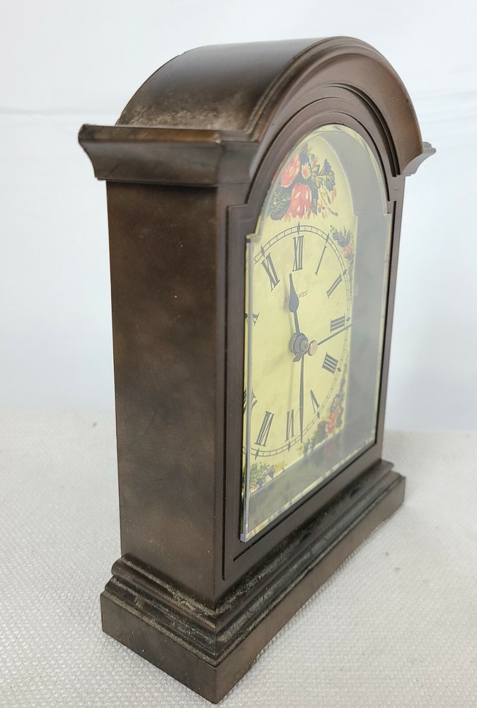 New Haven Quartz Mantle Table Clock Plastic Roman Numerals Floral Pattern (9E) (