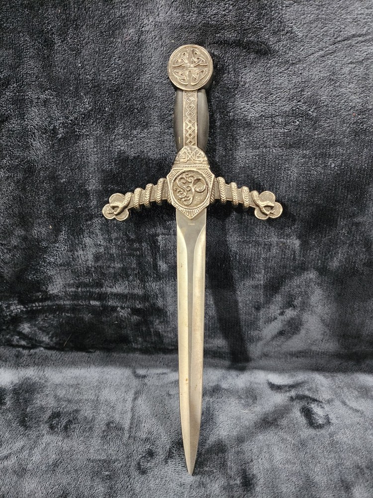 Celtic Knot Dagger martial arts swords