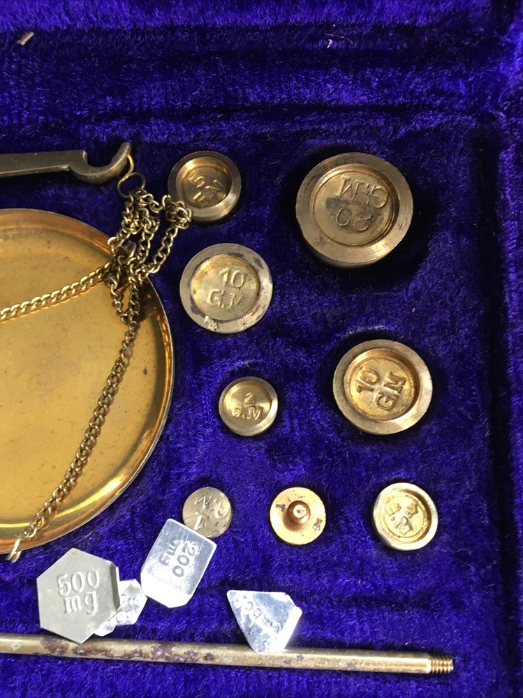 Small Vintage Weight Scales