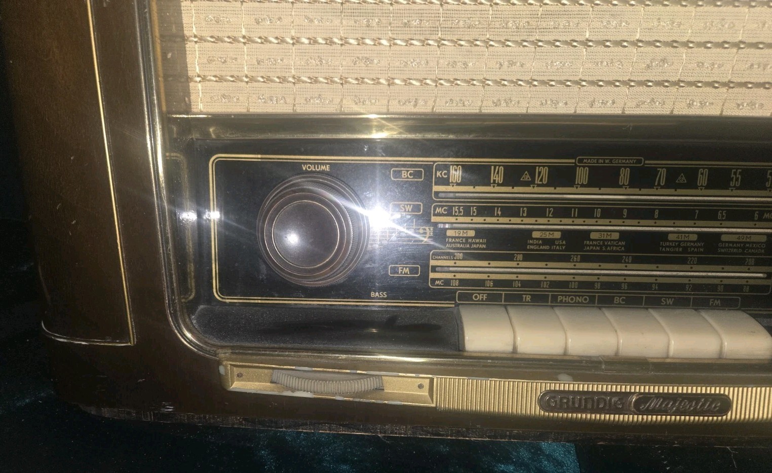Antique Grundig-Majestic Model 2035 Radio - WORKS!