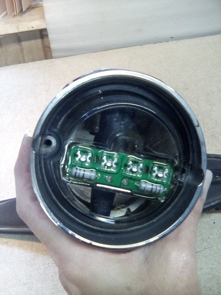 Grakon 1000 19 LED Beehive Cab Light