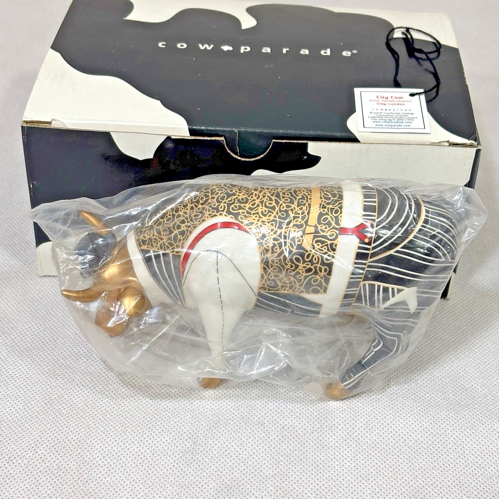 Cow Parade #6015 City Cow 2004 Westland Giftware Figurine with Box & Tag