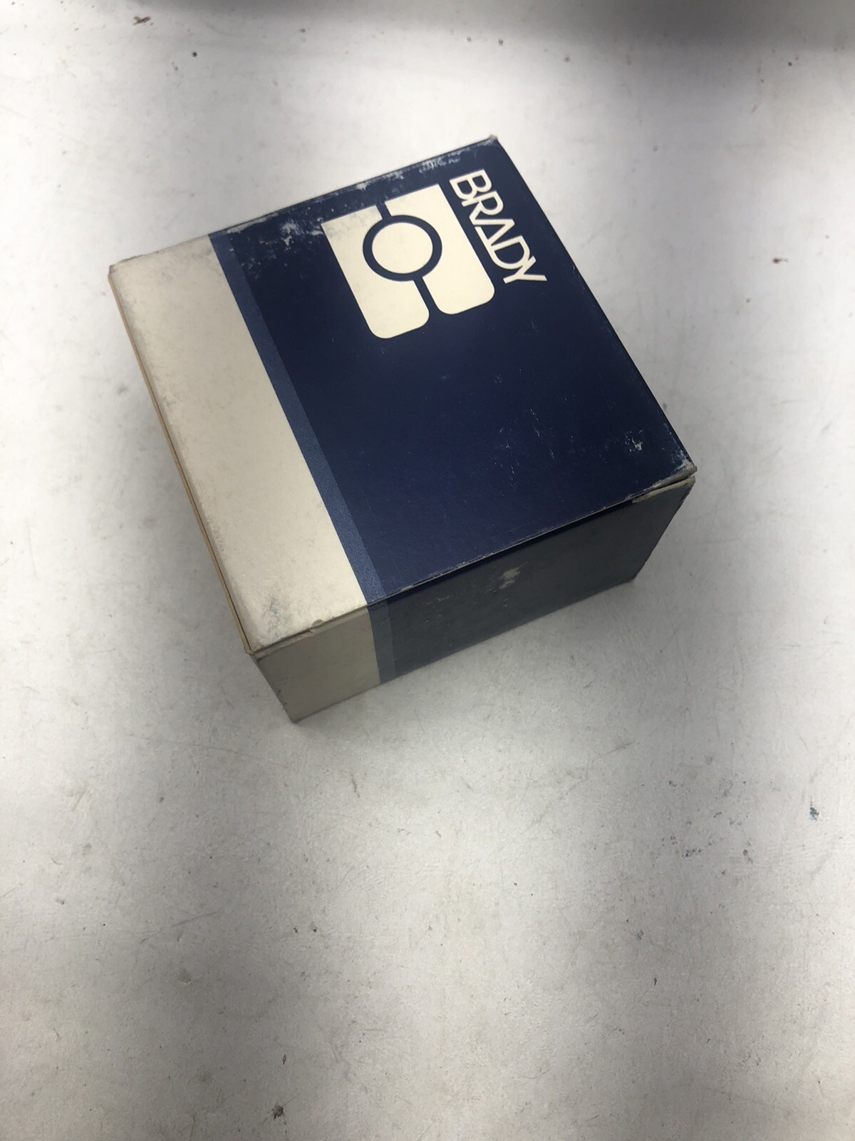 NEW BRADYSLEEVE WIREMARKER 32537 / WMS-117-321 500 CNT ROLL 1.5" X .35"