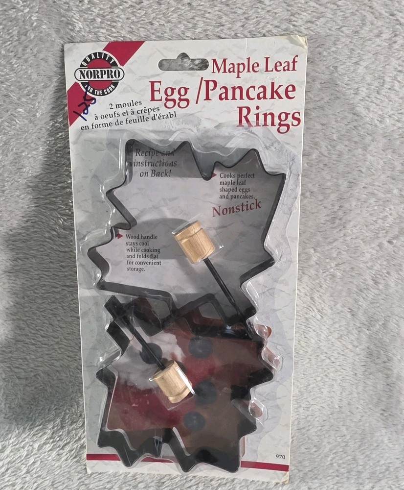 New Rare Norpro Nonstick Metal Fall Maple Leaf  Pancake/Egg Rings 2 Piece Set.