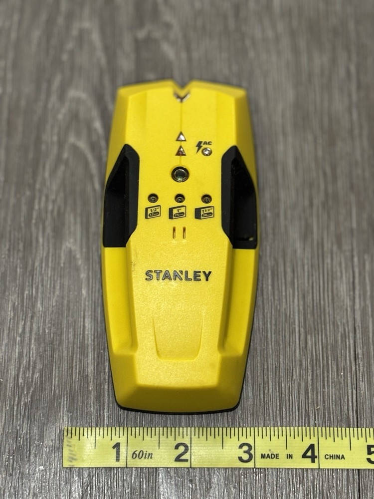 STANLEY STUD SENSOR S150 STHT77404 HAS LIVE WIRE DETECTION