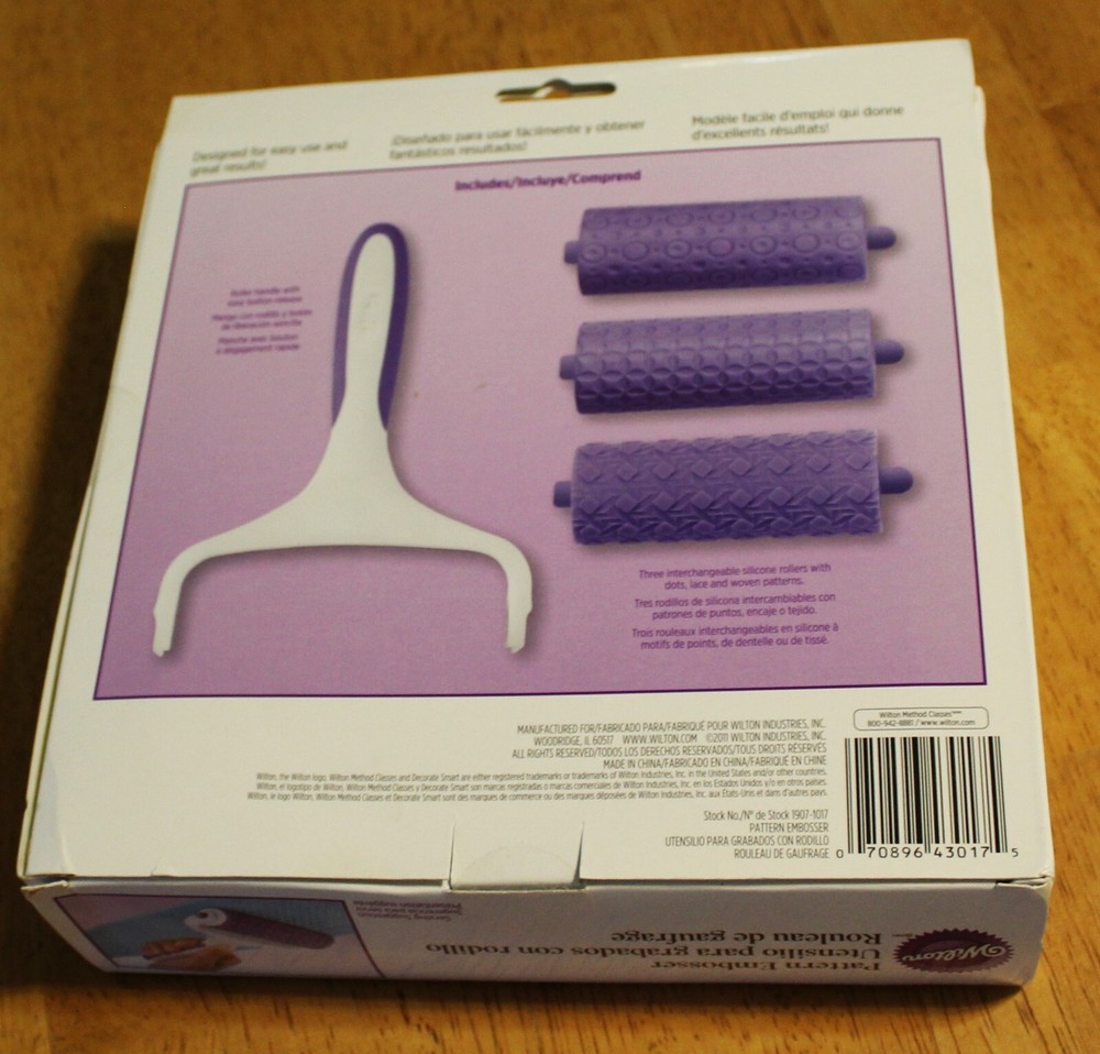 Wilton ~ PATTERN EMBOSSER #1907-1017 (1 Handle, 3 Rollers) & Bonus Storage Case