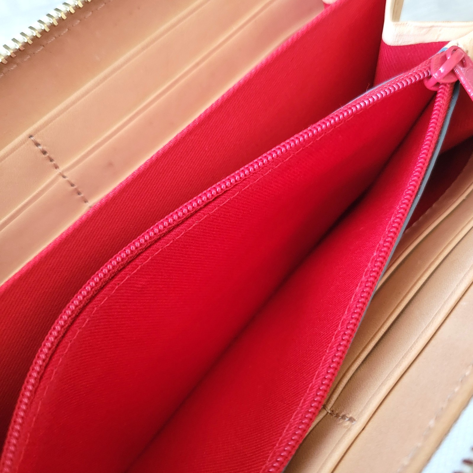 Disney Dooney & Bourke Sketch Disney Dogs Zip Wallet Wristlet Carried Once EUC