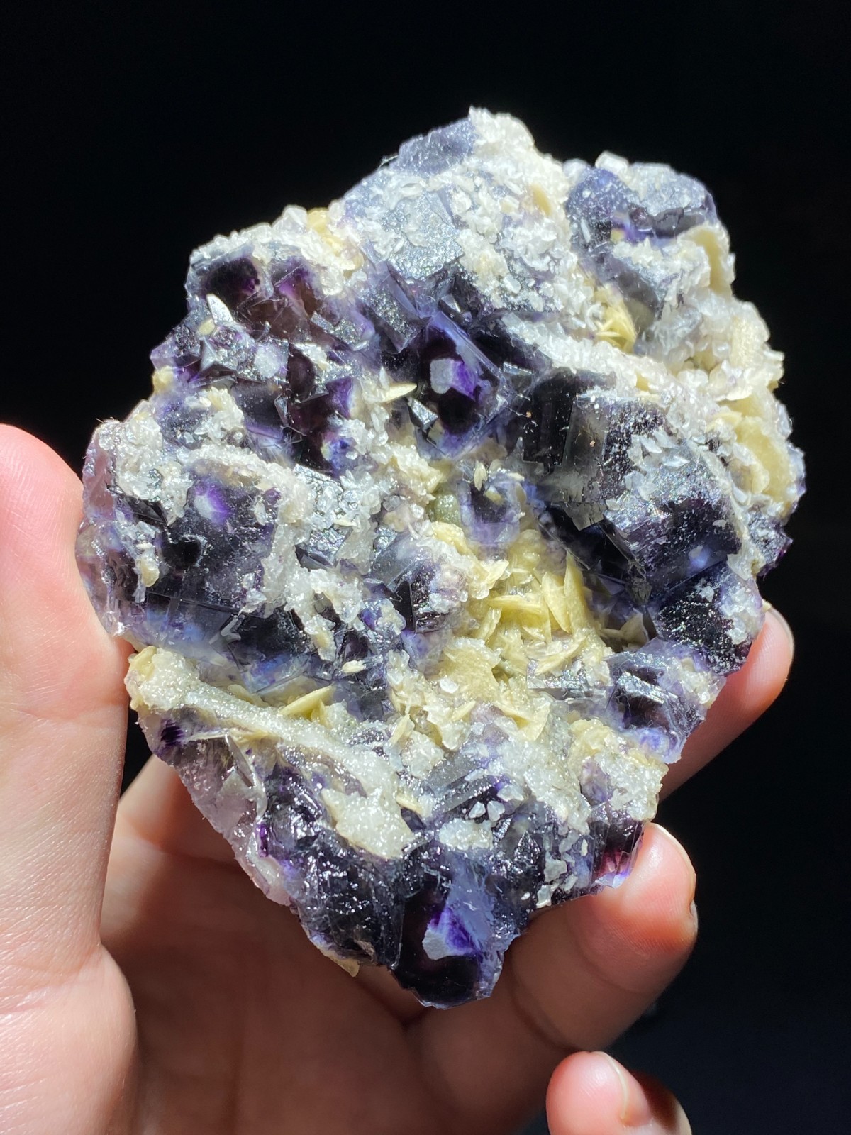 Exquisite Natural Purple Phantom Cubic Fluorite crystal Specimen，Inner Mongolia