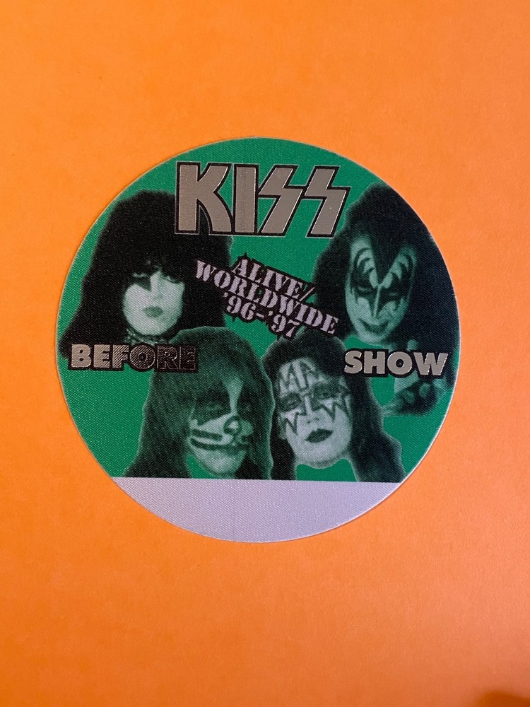KISS ALIVE BACK STAGE PASS