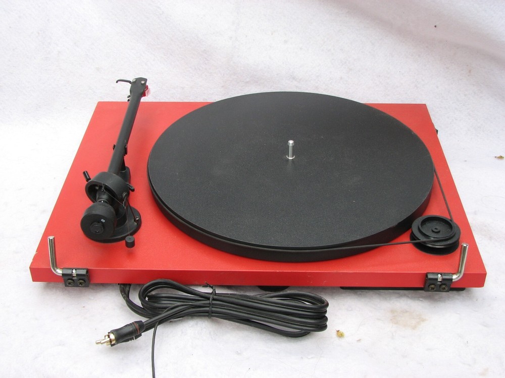 Pro Ject Essential II turntable used