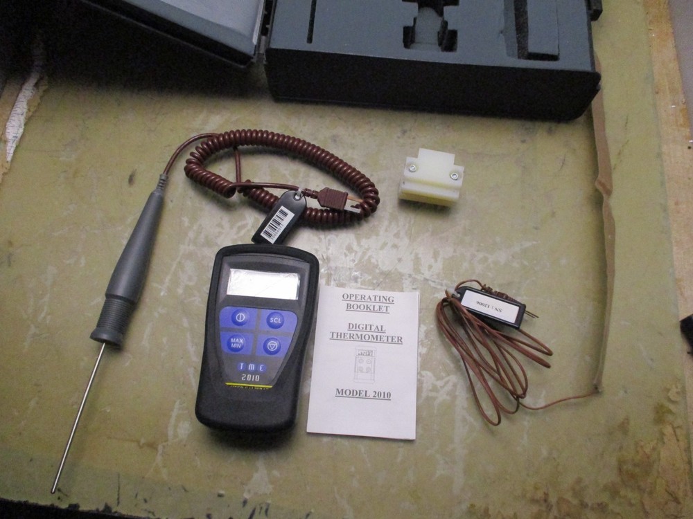 TM Electronics MM2010 Thermometer with Case and Accessories [2*S-25]