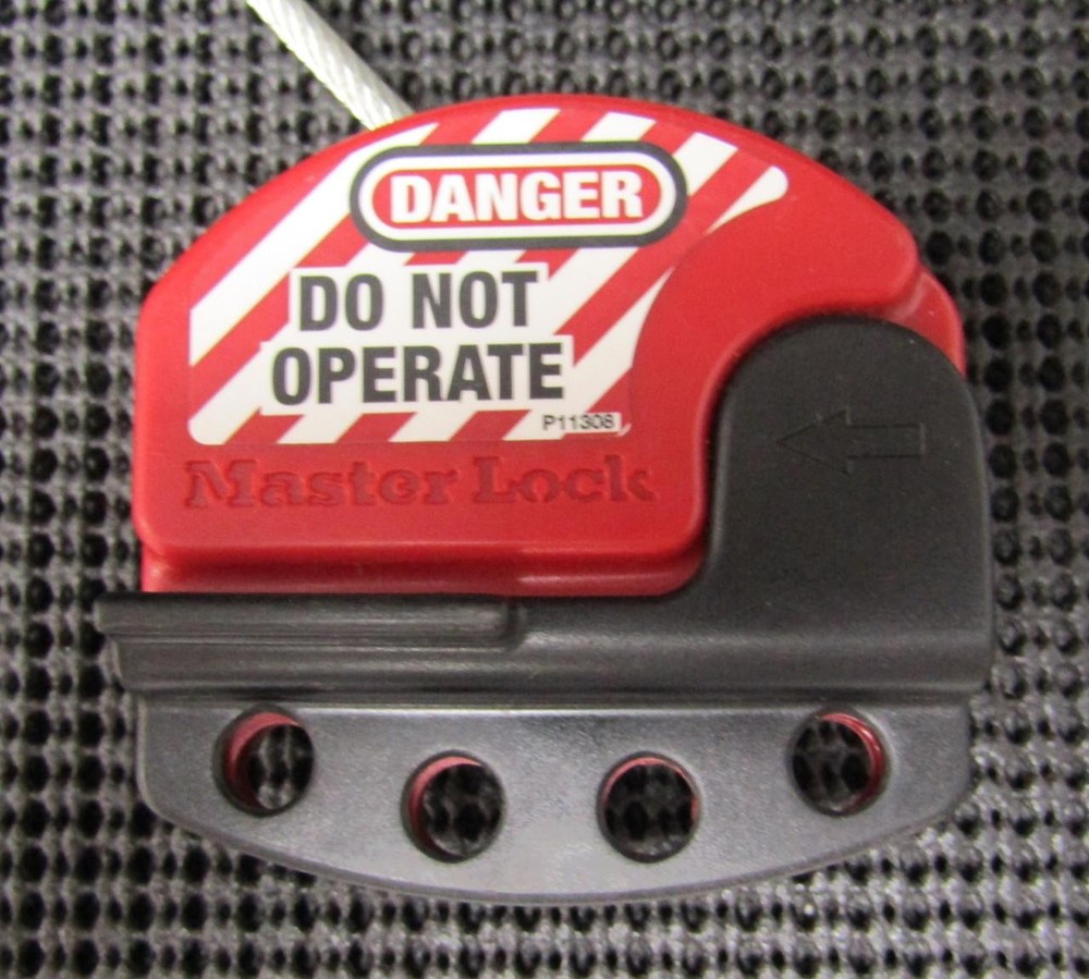 MASTERLOCK S806 2921CF 1.8M RED ADJUSTABLE CABLE LOCKOUT - NEW NO BOX