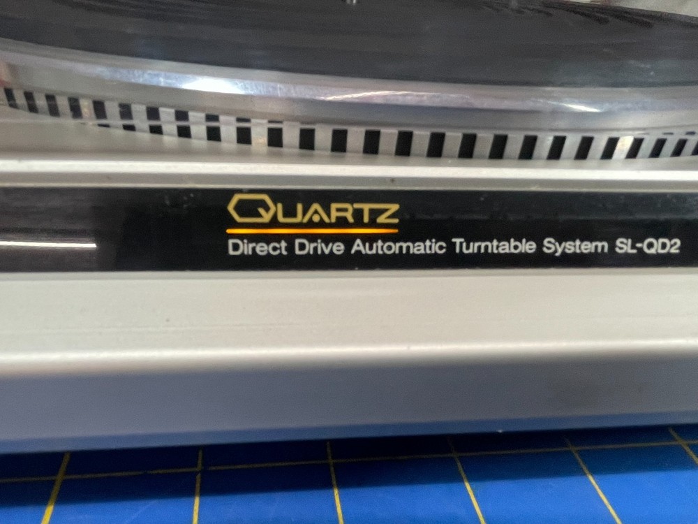 Technics direct drive auto-return turntable quartz SL-QD2