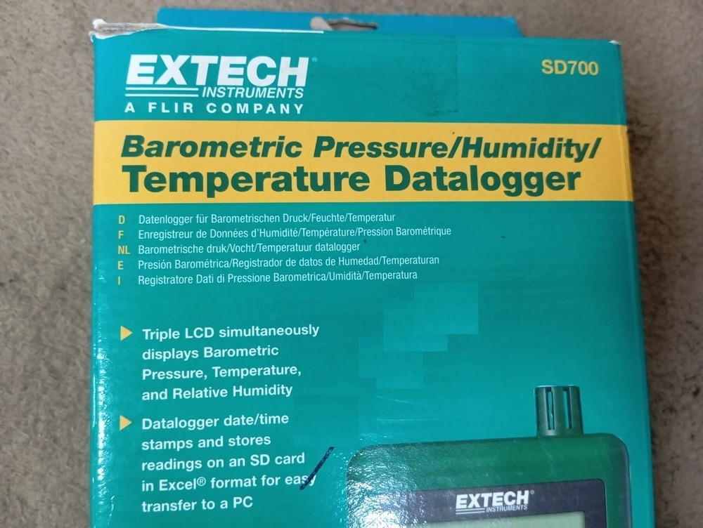 Extech / Barometric Pressure/Humidity/Temperature Datalogger / SD700