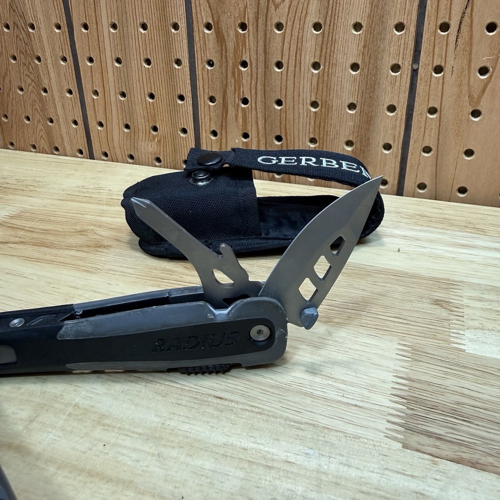 Gerber Radius Multi Tool Ergonomic 8 tool Plier with Nylon sheath USA