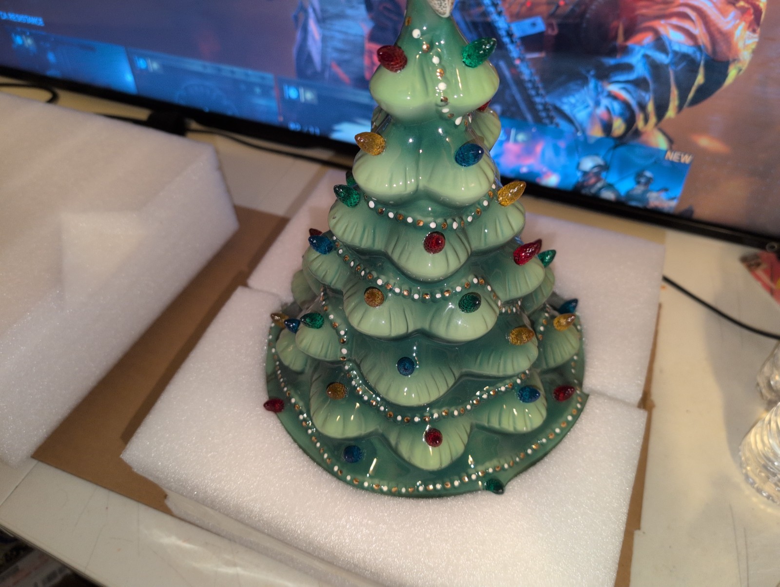 Lenox 890573 Treasured Traditions Green Light-Up Tree Figurine Christmas Holiday