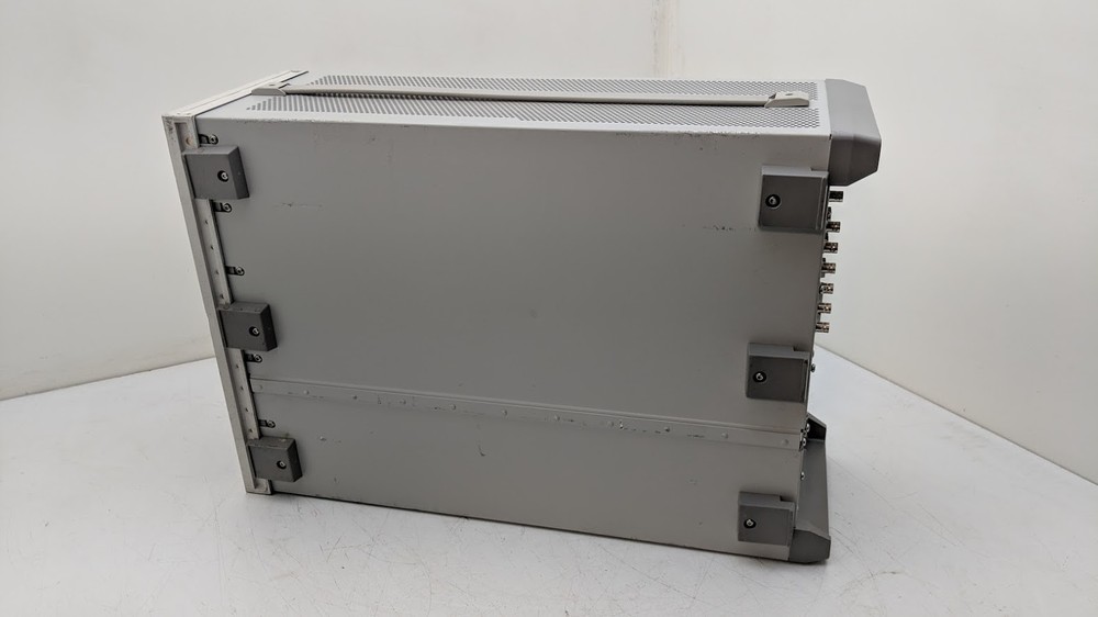 Agilent E5515C 8960 Series 10 Wireless Comm Test Set Pattern Generator 002 003