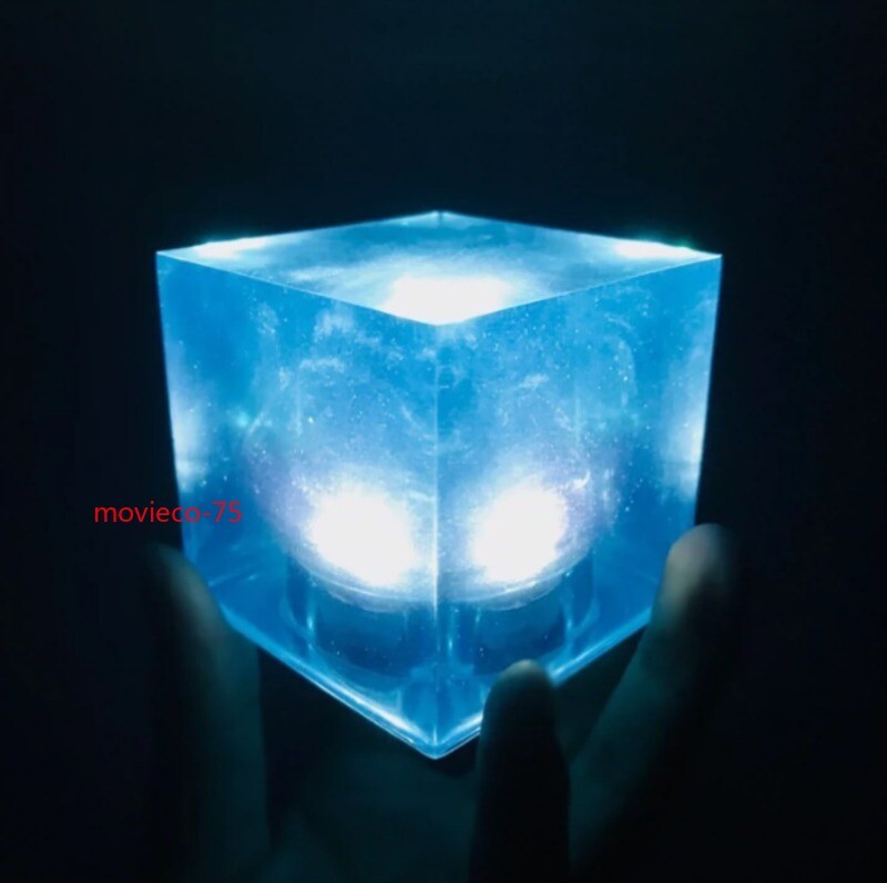 Marvel Avengers Tesseract Cube LED Light Infinity War Cosplay Props+Base Gift