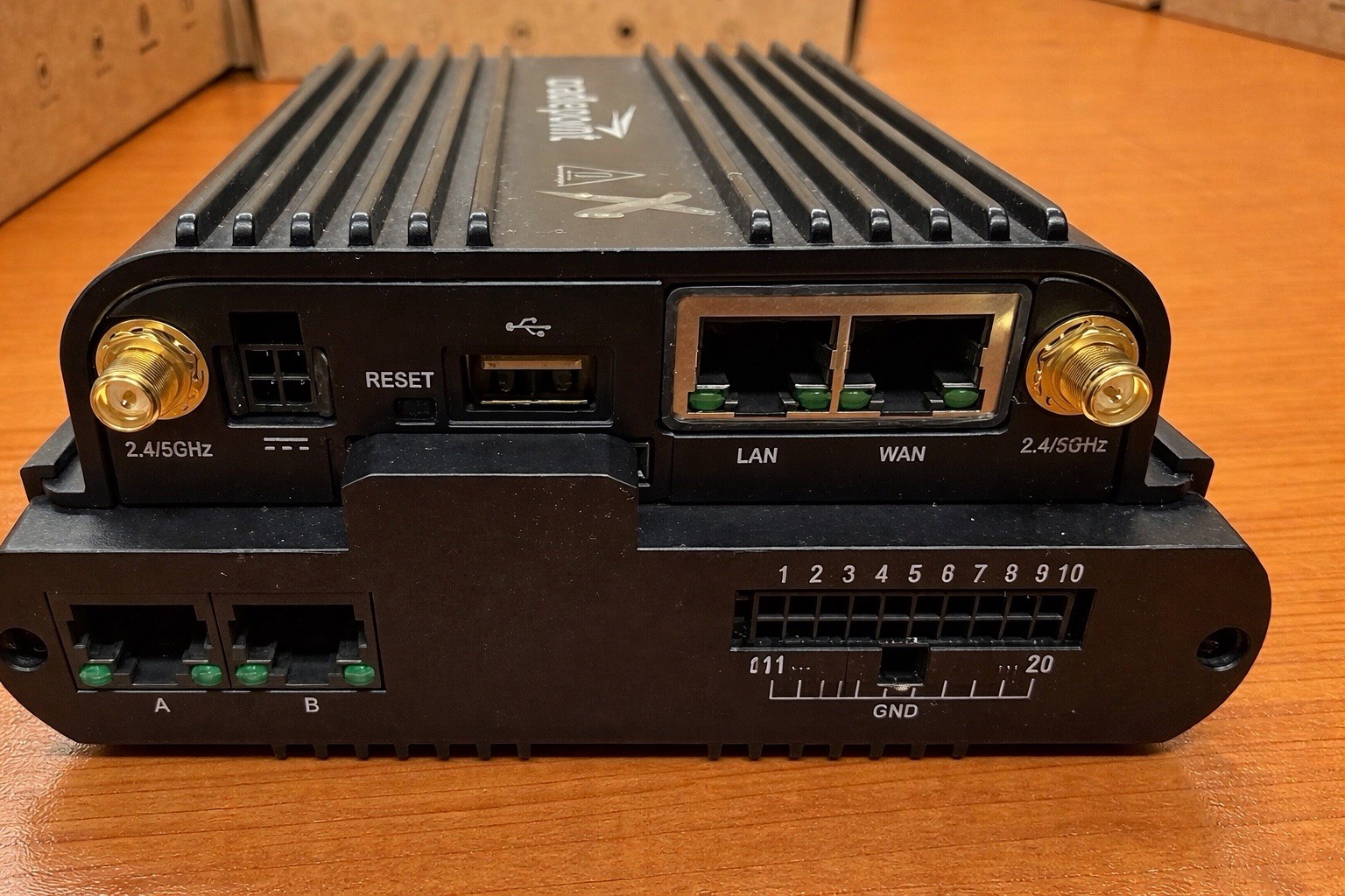 IBR 900-600M 4G LTE Routers with extensibility dock