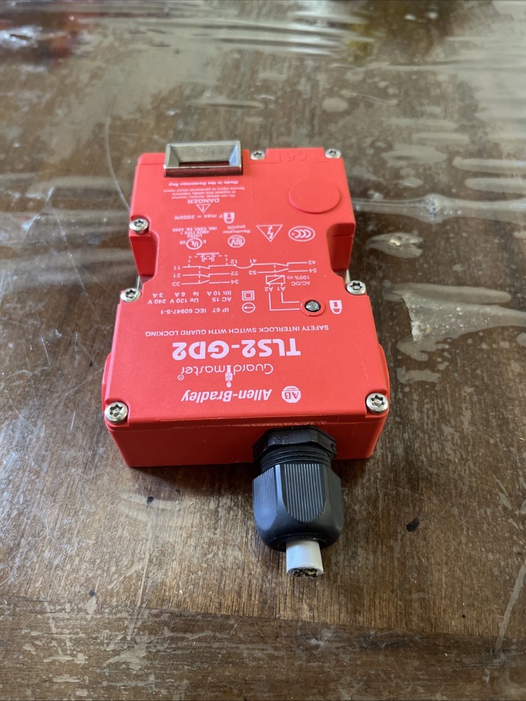 Allen Bradley TLS2-GD2 Guard Master Safety Interlock Switch