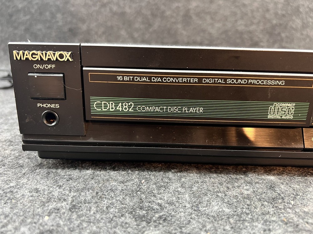 MAGNAVOX CDB-482 Compact Disc CD Player - Tested Powers On