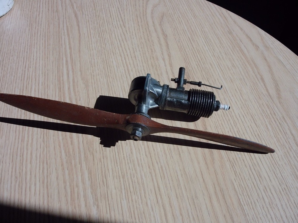 Brown Junior Motor Model Engine Airplane W/ Propeller Compression
