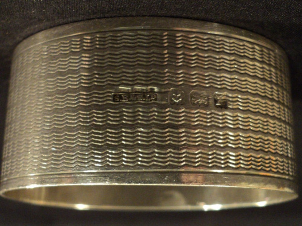 LOVELY STERLING SILVER NAPKIN RING, ENGRAVED DESIGN