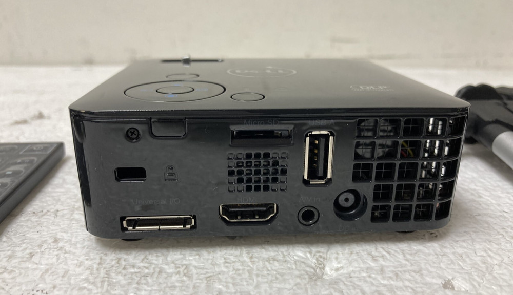 Dell M110 Pocket DLP Projector w/ Stand, Adapter, Cable, Remote& Bag