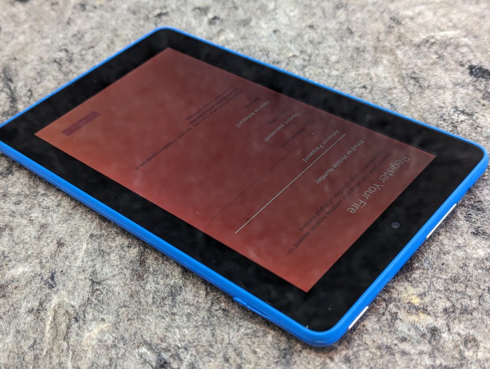 Fire Tablet With Alexa 7" Display 8 GB Blue 5th Gen Bundle, Battery Pack (2D)