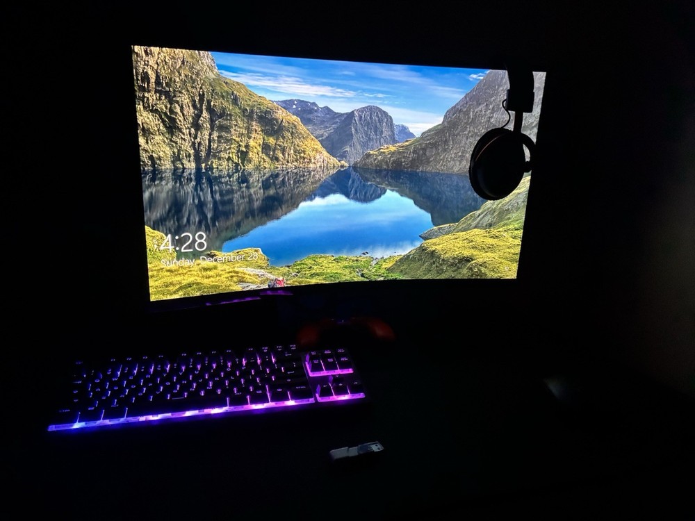 SteelSeries Keyboard, Logitech Mouse, HyperX Headset & Controller PC Bundle