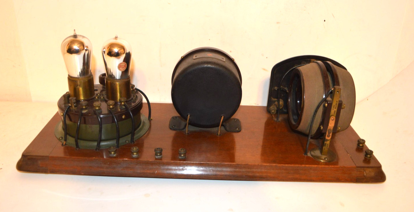 SCARCE 1922 ATWATER KENT'S FIRST MODEL 1, #3925 BREADBOARD RADIO RECEIVER