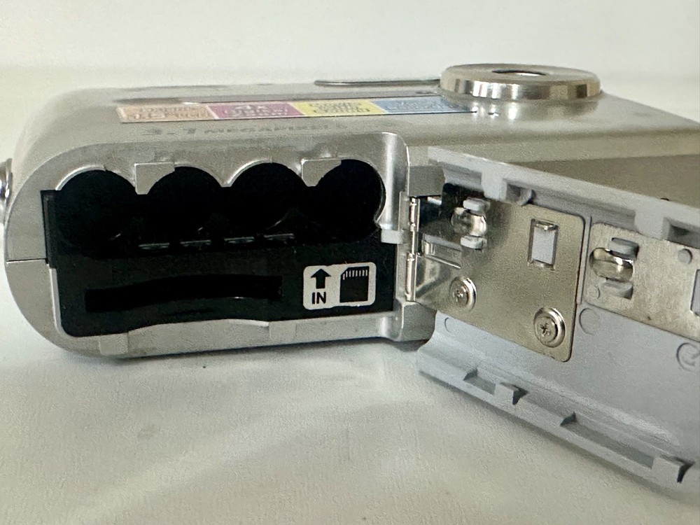 IT Works 3045 3.1MP Compact Digital Camera Silver, Fully working