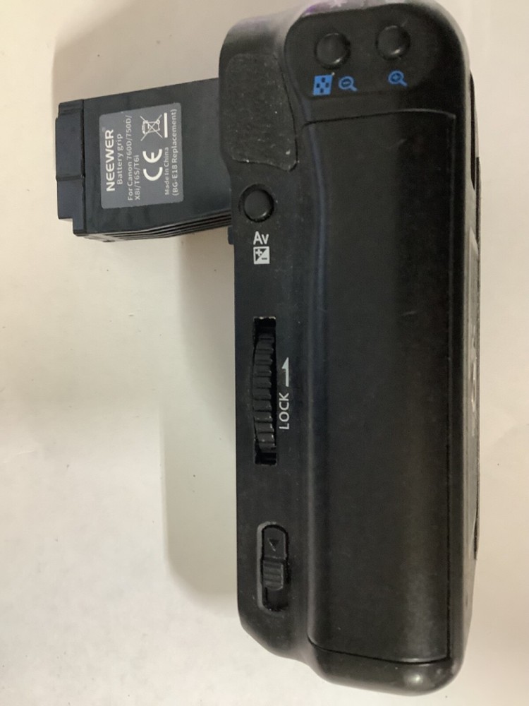Vertical Battery Grip for Canon EOS 760D by Neewer