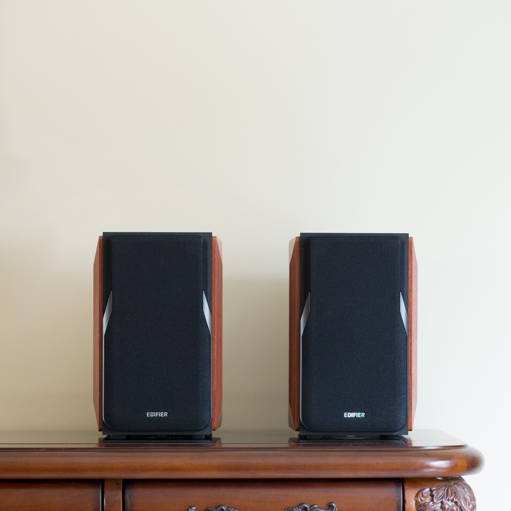 Edifier P17 Pair Bookshelf 2-Way Speaker with Wall-Mount Bracket Need amplifier