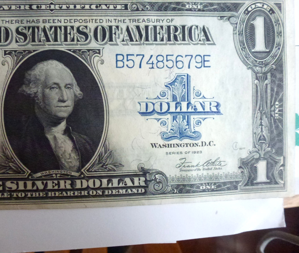 Three consecutive numbered Unc. 1923 $1.00 Large
