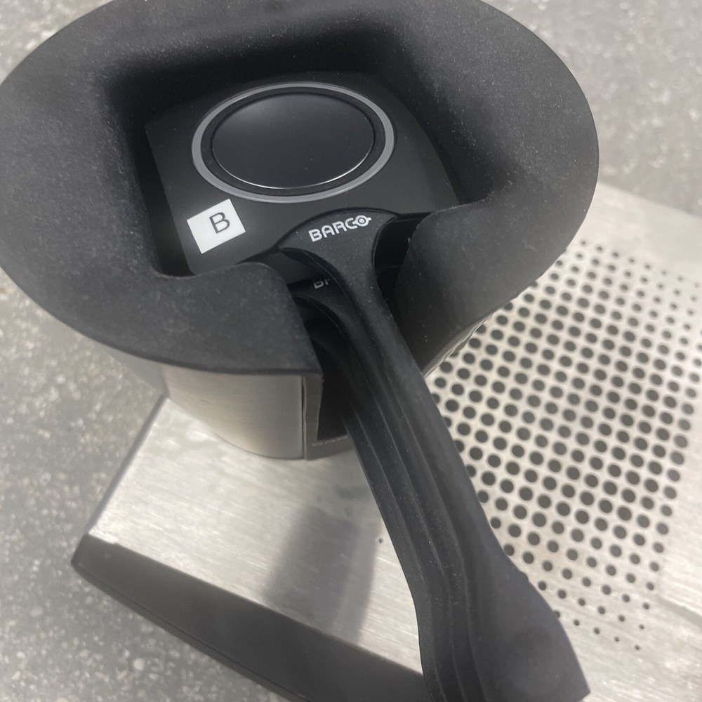 Barco ClickShare CSC-1 Base Unit Wireless Presentation System w/ 4 Buttons