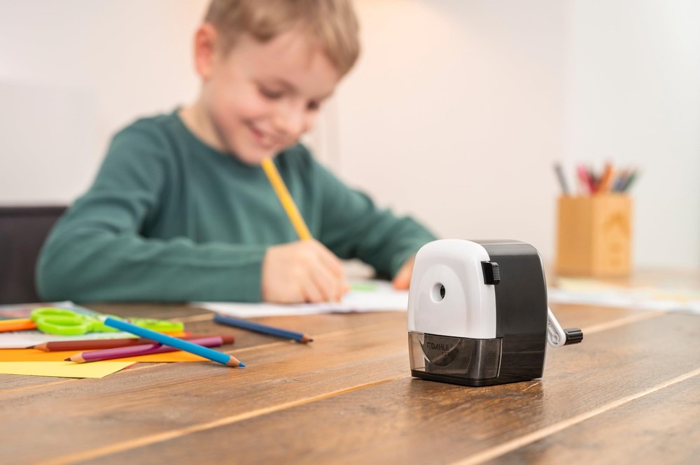 Dahle 133 Pencil Sharpener with Automatic Cutting System, Adjustable Point, A...