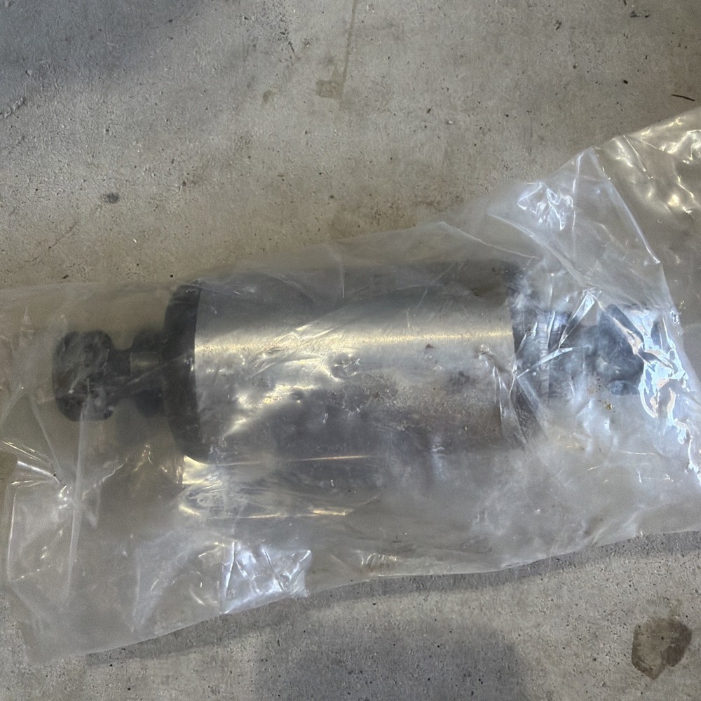 mack 25174952 Leaf Spring Insulator Bushing New