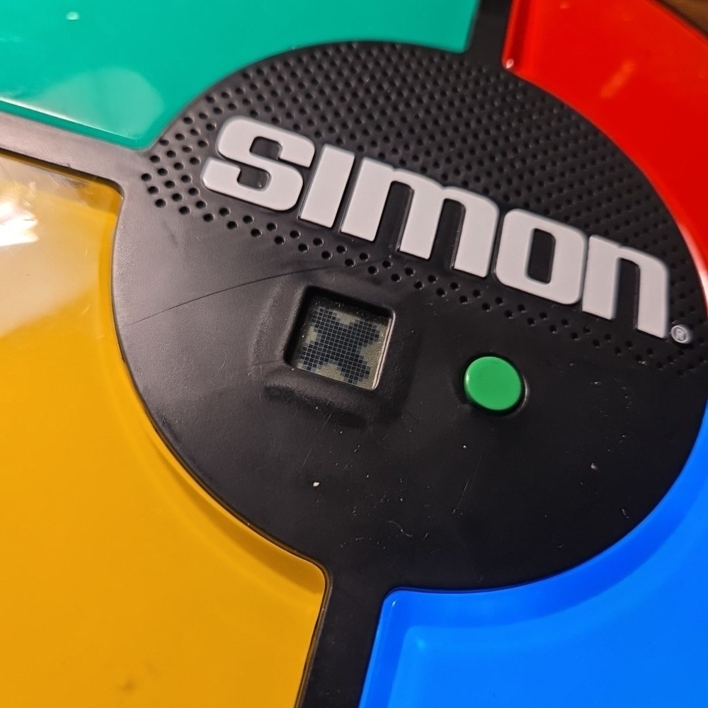Milton Bradley Simon Game Working. Great Condition