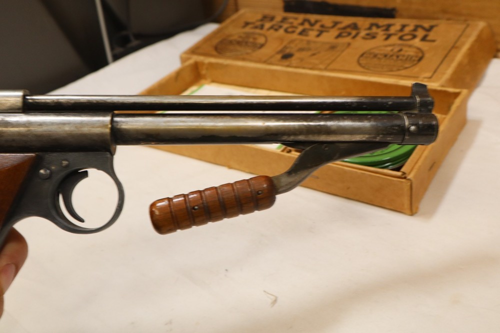 Benjamin Target Pistol, model 130 "Benjamin Franklin" w/box & papers