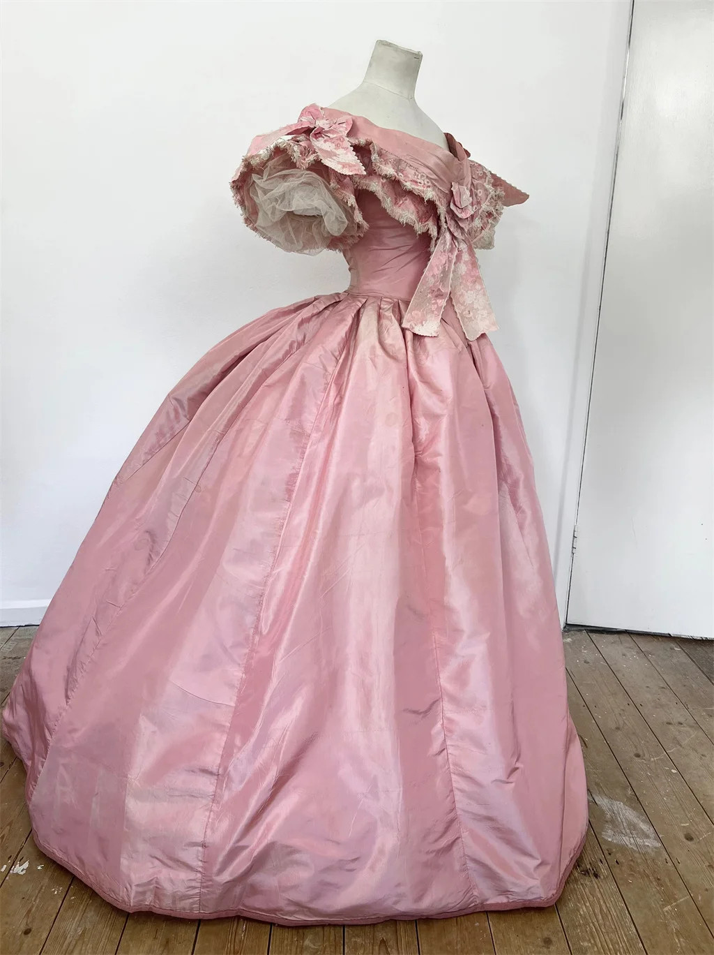 1850s 1860s Pink Victorian Dancing Ball Gown Costume Civil War Princess Dress