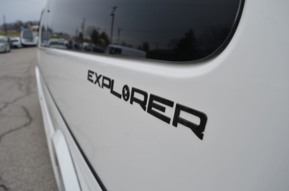 Explorer Van Emblem Black Out Edition