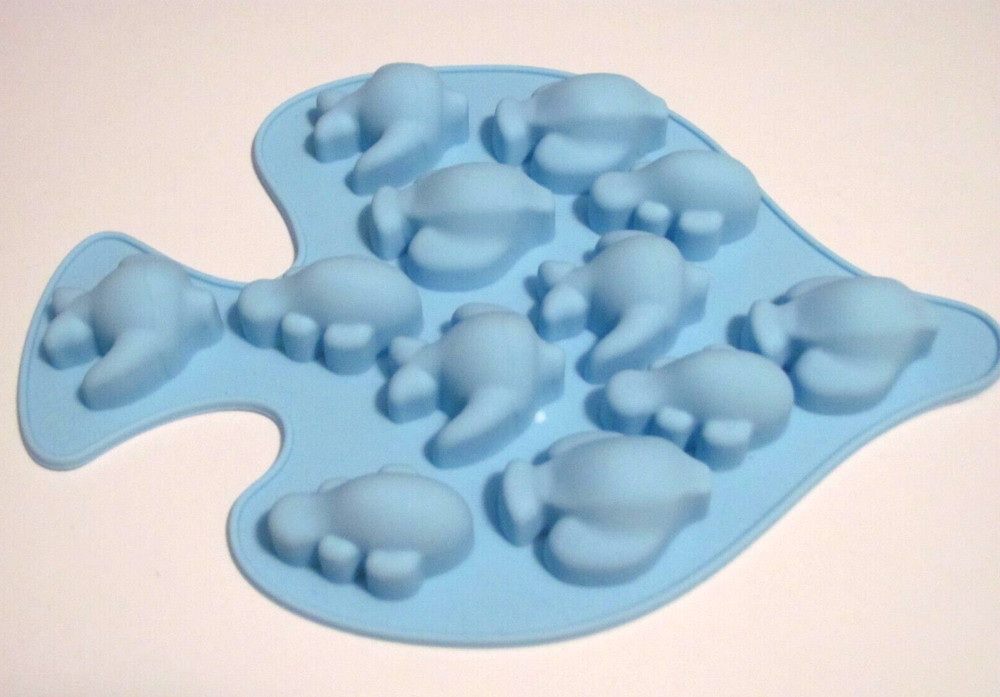 NWOT ICE CUBE TRAY - BLUE DIFFERENT SHAPED FISH ICE CUBE TRAY