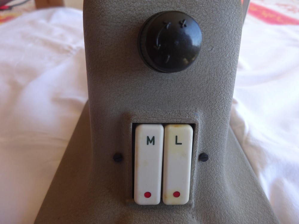 VINTAGE "ASTRO" PROJECTOR - 8mm - Untested -