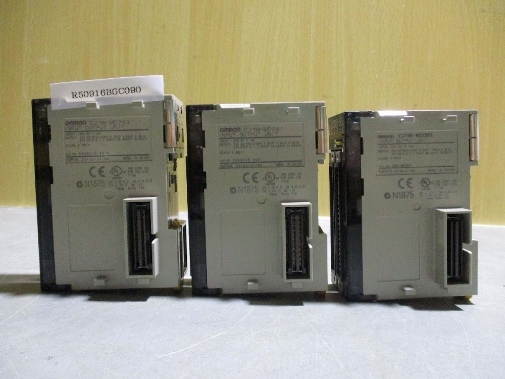 OMRON CJ1W-MD261 Input Output I/O Unit PLC USED